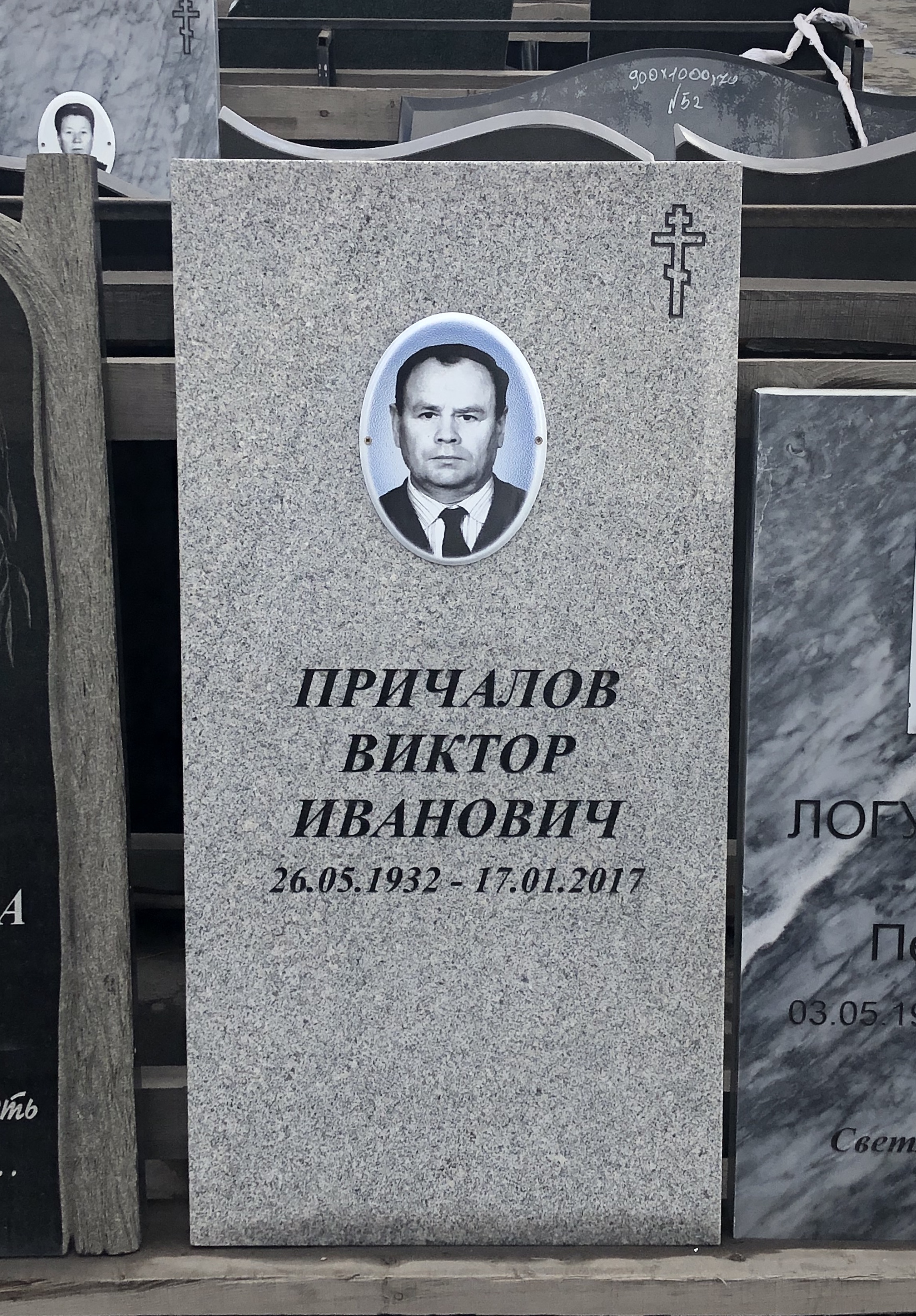 Памятник прямоугольный из светло-серого гранита — фото 4