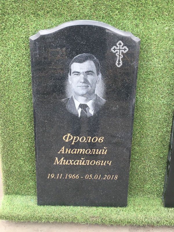 Памятник №002 из карельского гранита — фото 4